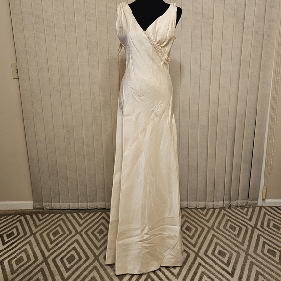 Peter Langner Cream Wedding Dress 6/8 - Picture 1 of 8
